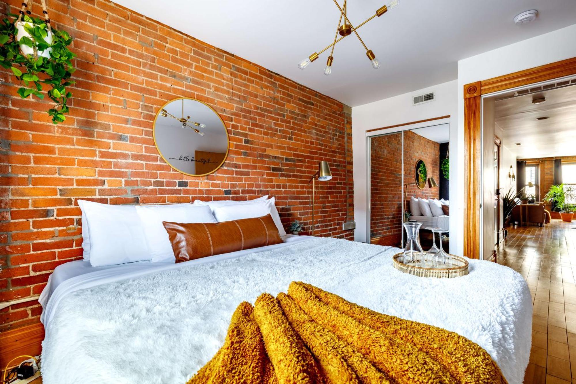 Prime Location Rated Clean Parking Free Hotel