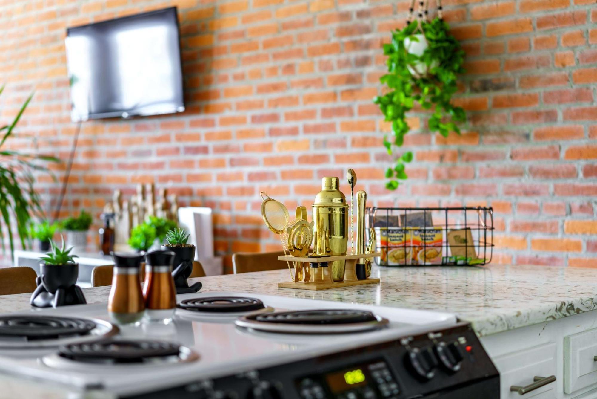 Prime Location Rated Clean Parking Free Hotel